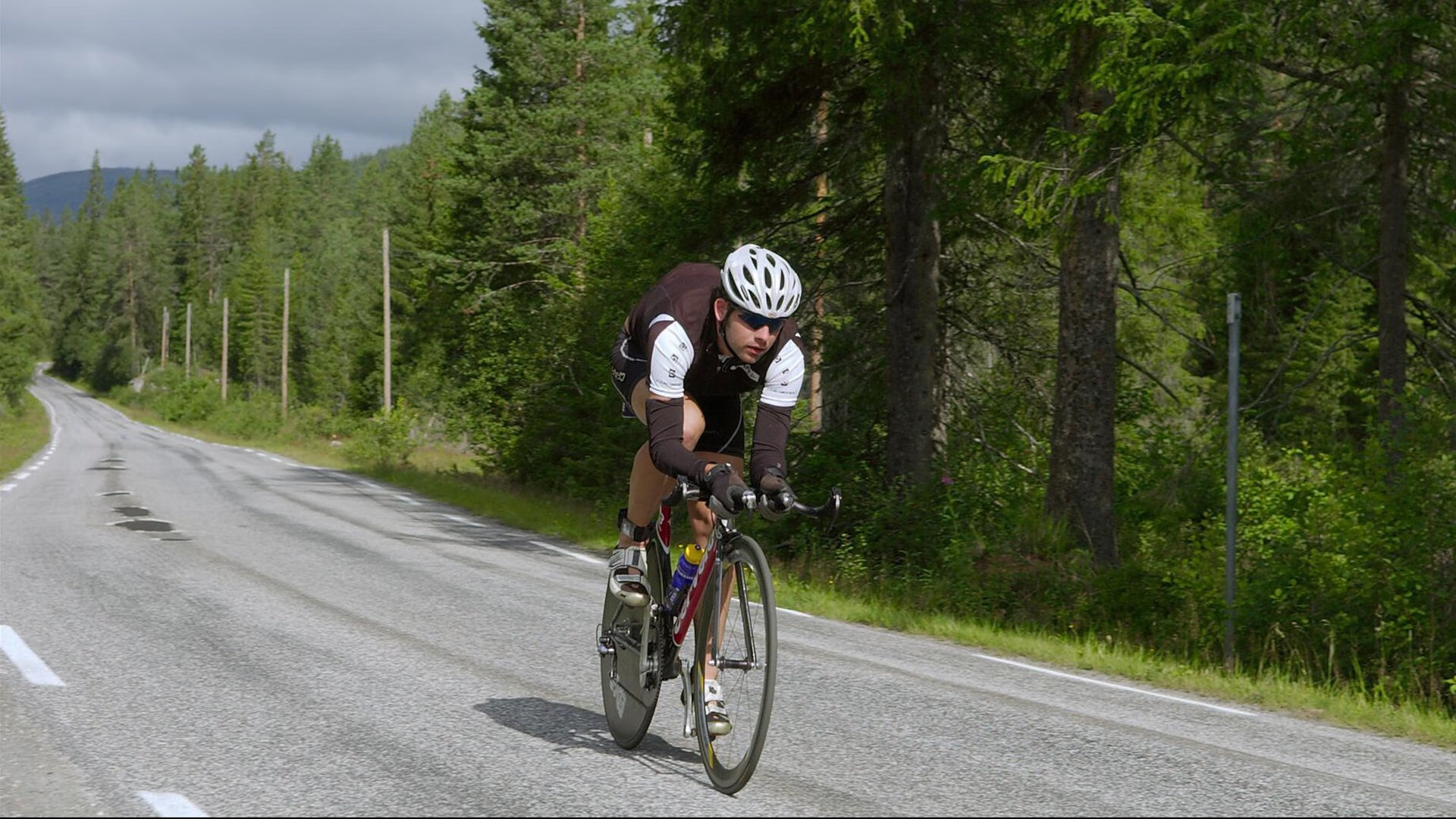 开云官方app入口-雷霆万钧破长空，青春风暴席卷东决—记雷霆强势晋级焦点战