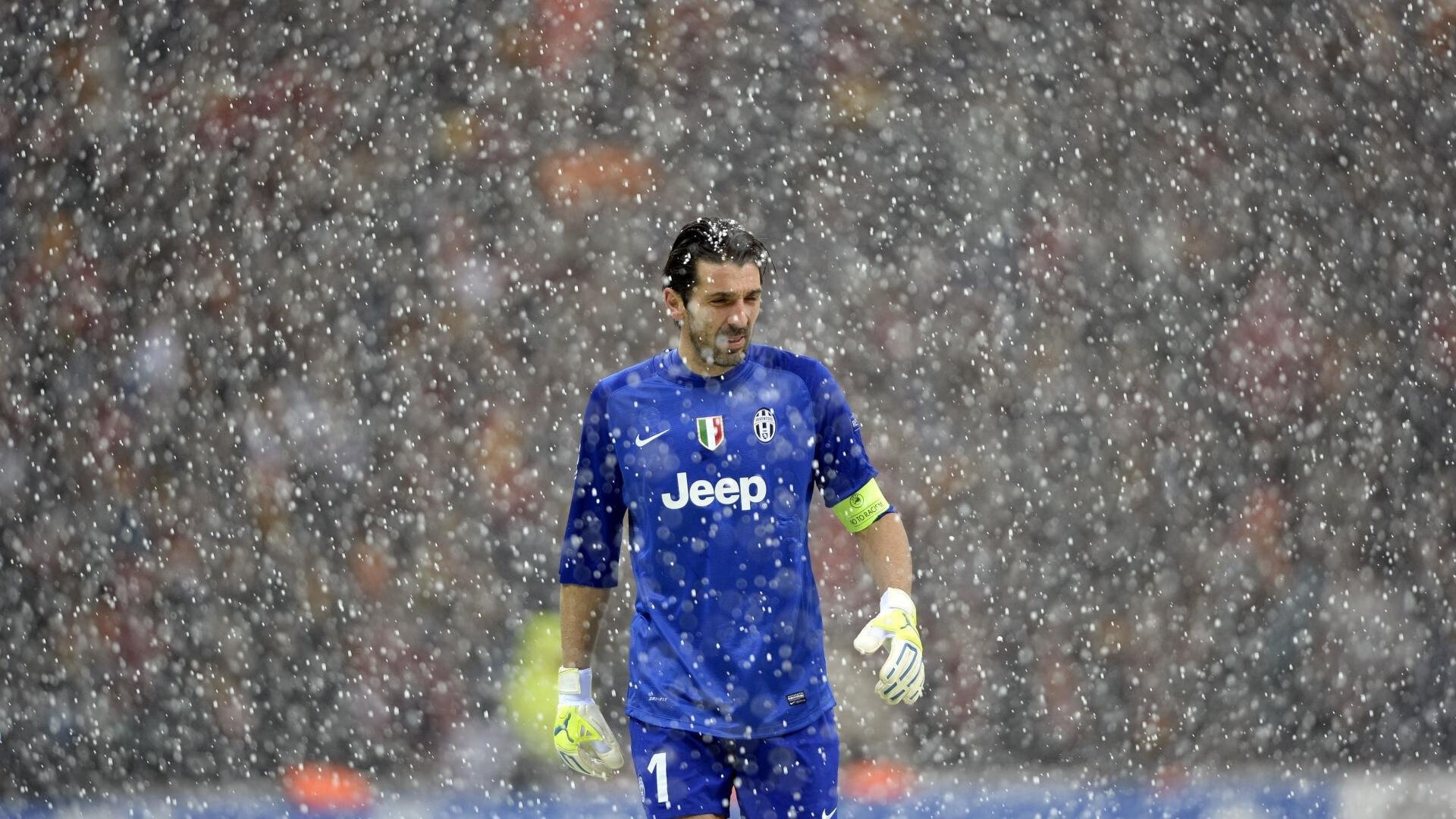 黄喜灿攻防两端统治,法国节奏掌控佛罗伦萨,现代足球的战术交响