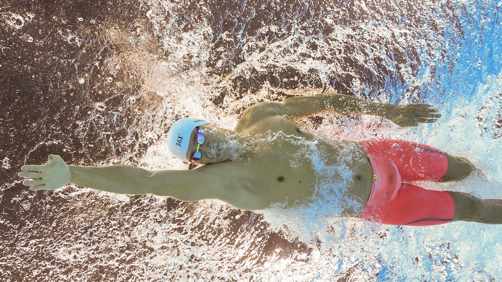 冷门与热焰,日本乒乓颠覆格局,奥恰洛夫不屈之光点燃赛场